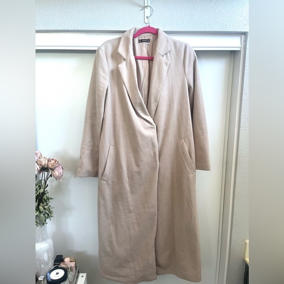 Long trench coat, cozy perfect for fall. Not too heavy not too light, just right - Picture 2 of 3